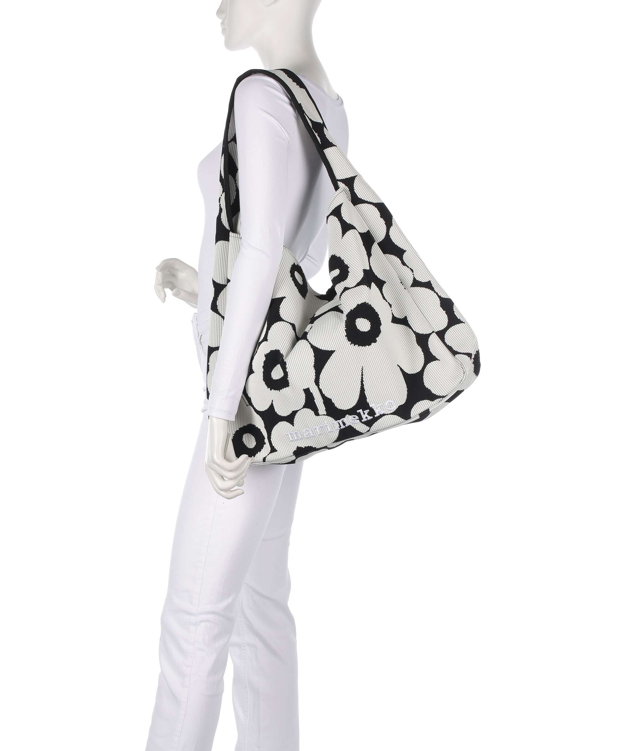 Marimekko Knitted Unikko Hobo tas black/offwhite - Image 3